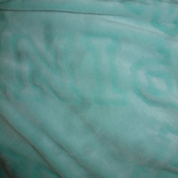 PINK Victoria’s Secret Plush Robe – Light Blue w/ Pink Prints – XS - Picture 11 of 14